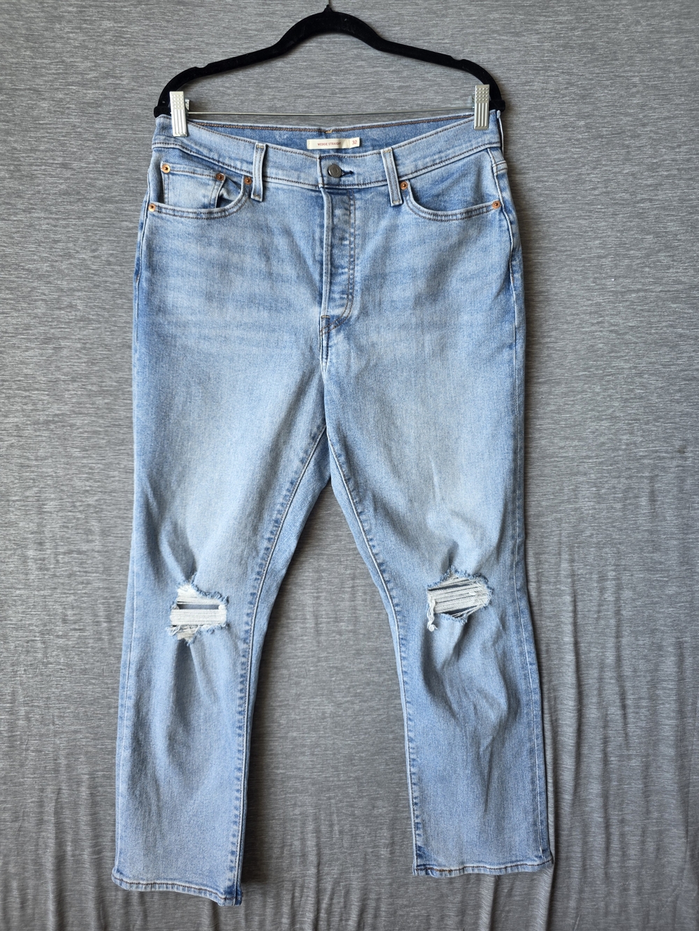 Levi's Wedgie Straight Jeans Women's Size 32 Light Wash Distressed High Rise